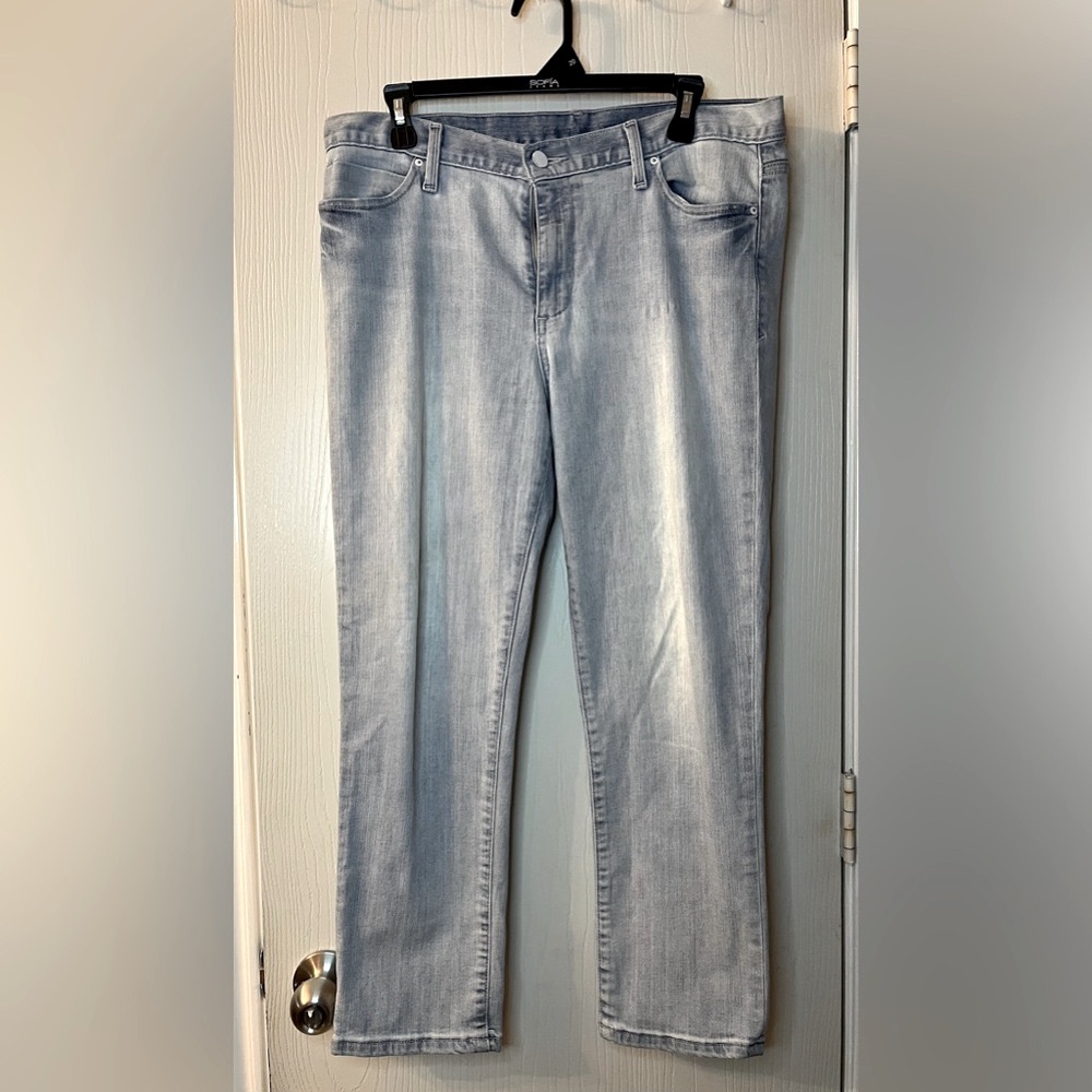 🛍️Calvin Klein Light Blue Cropped Boyfriend Jeans -Size 29